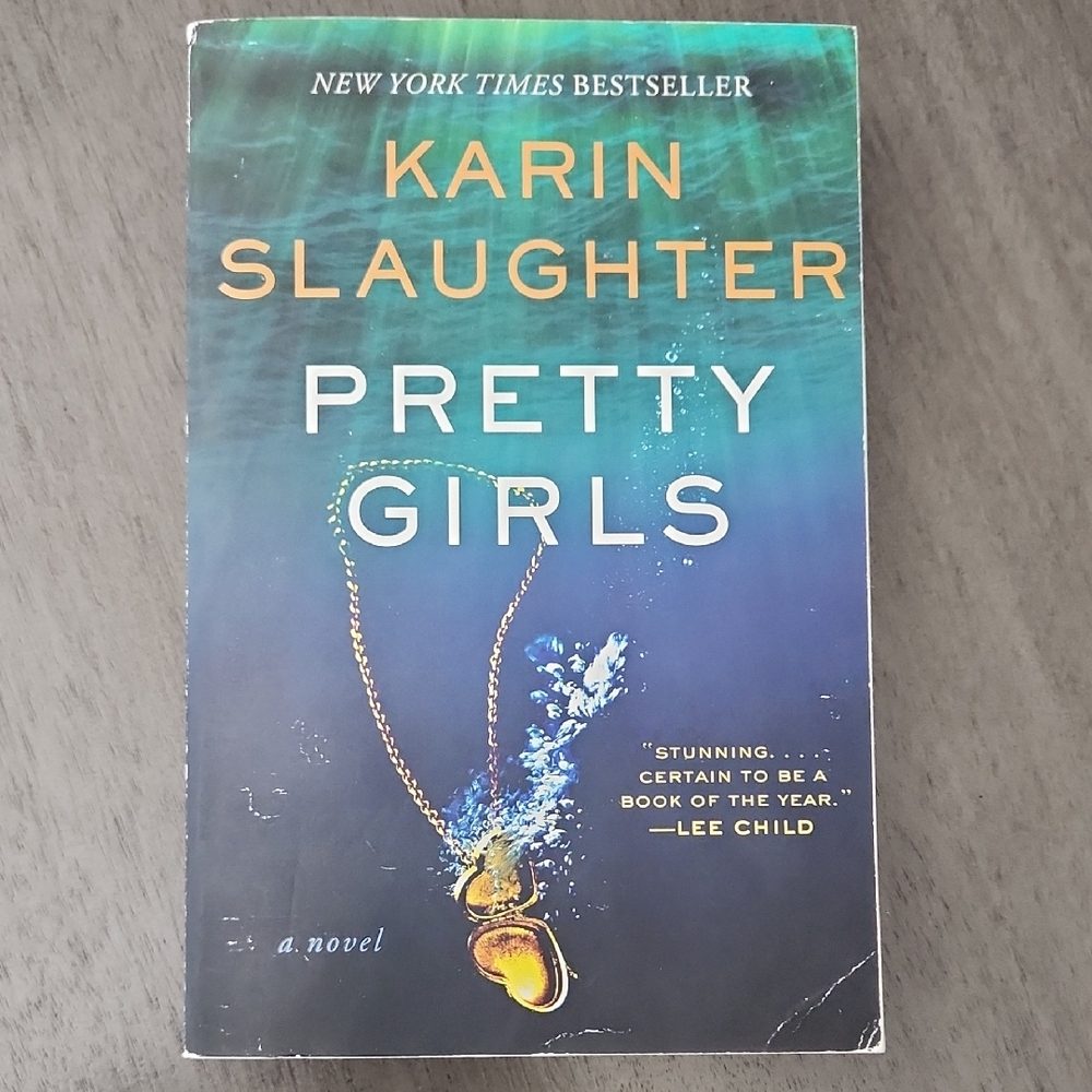 📚3/$20 Karin Slaughter 'Pretty Girls' Book